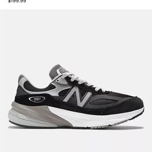 New Balance Men's Black and Gray Sneakers